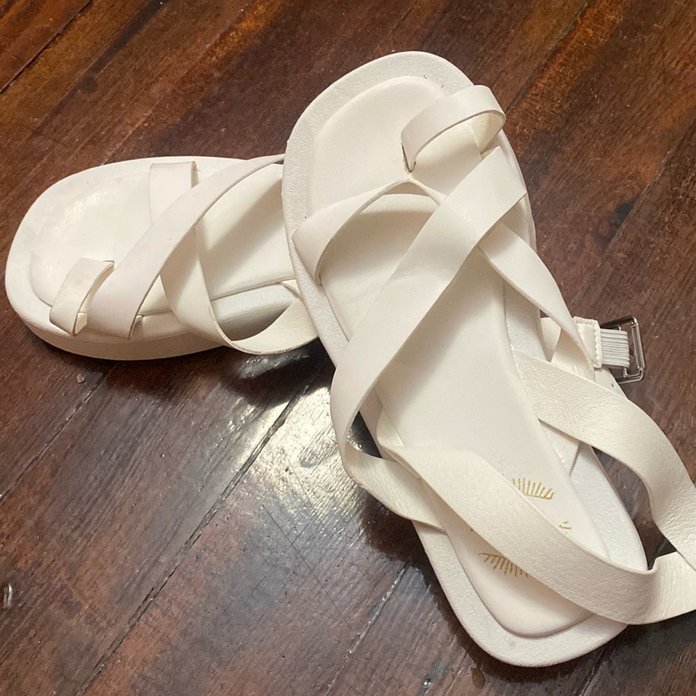 True craft strap sandals